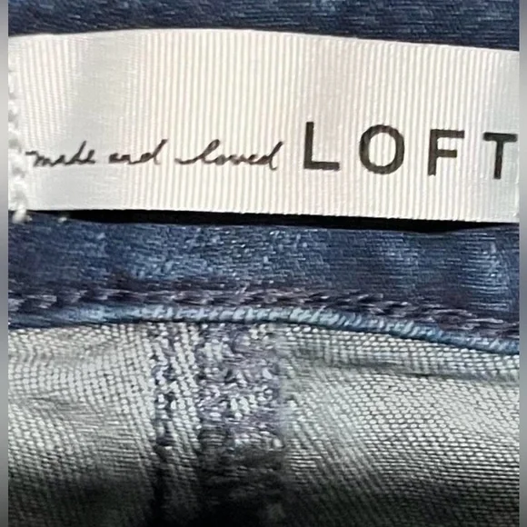 LOFT Women’s  Dark Blue The Kick Crop Flare Jeans Short Size 29/8 - Picture 3 of 7